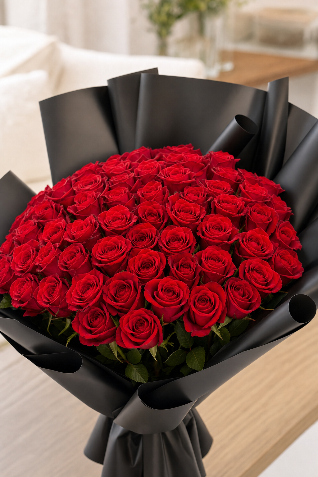 Buchet imens de trandafiri rosii, cadou floral romantic