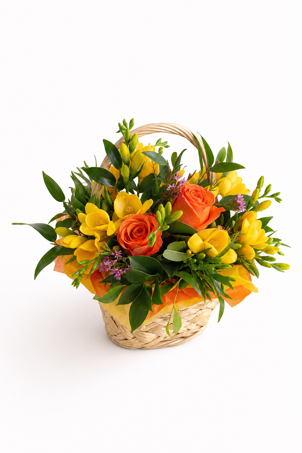 Aranjament Floral cu Frezii și Trandafiri Galbene și Portocalii